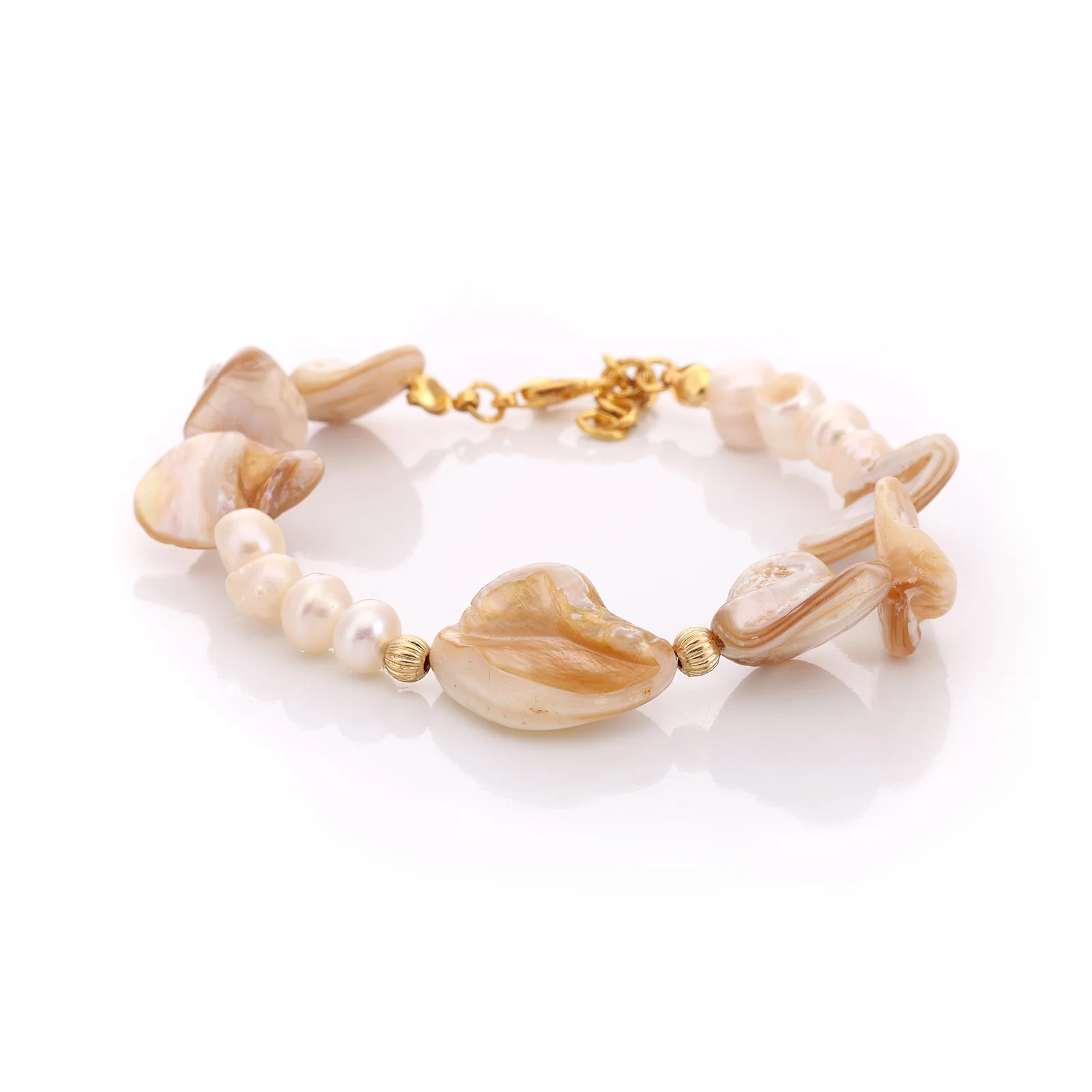 Bracelet en nacre et perles d'eau douce